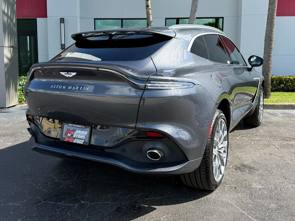 2022 Aston Martin DBX - Image 17 of 31