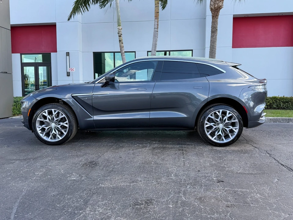 2022 Aston Martin DBX - Image 11 of 31