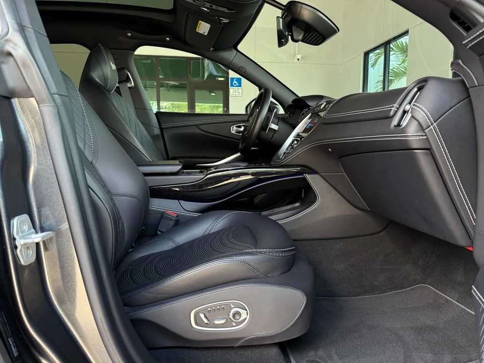 2022 Aston Martin DBX - Image 29 of 31