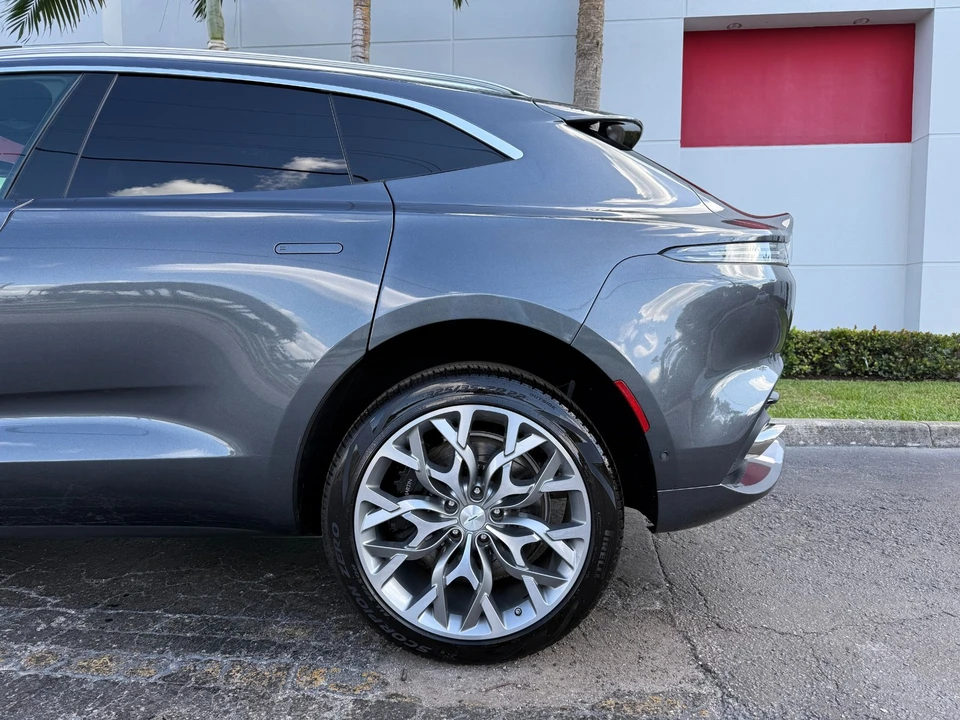 2022 Aston Martin DBX - Image 12 of 21