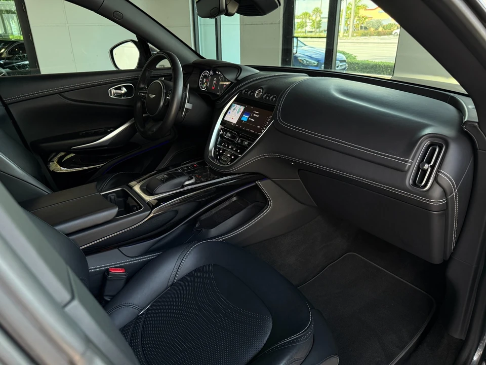 2022 Aston Martin DBX - Image 30 of 31
