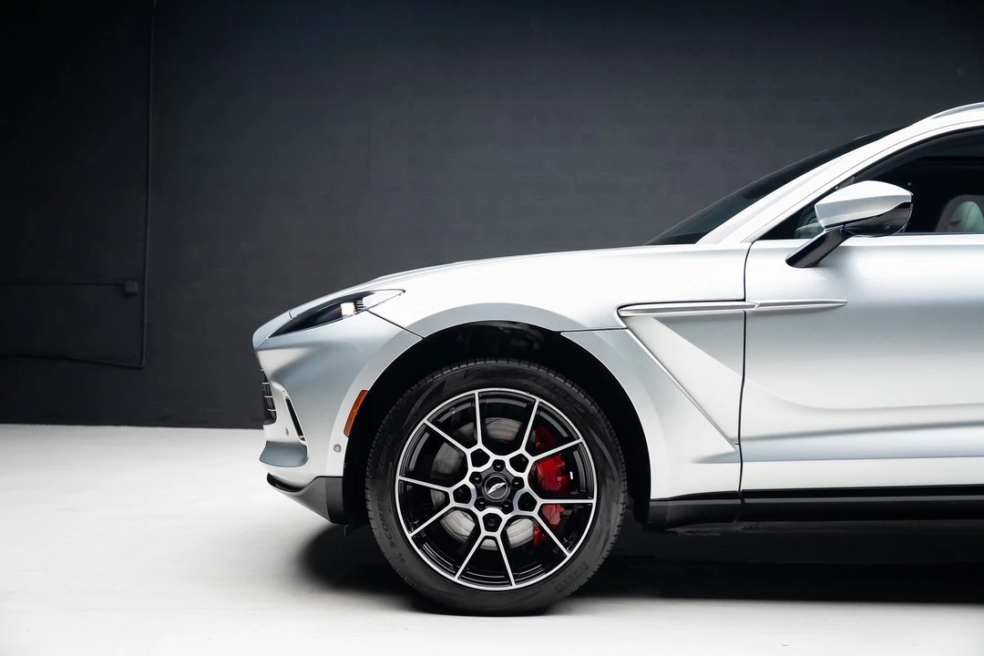 2022 Aston Martin DBX - Image 18 of 21
