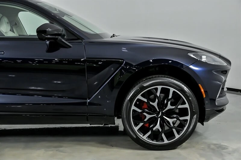 2022 Aston Martin DBX - Image 14 of 31