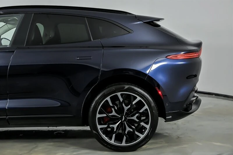 2022 Aston Martin DBX - Image 8 of 31