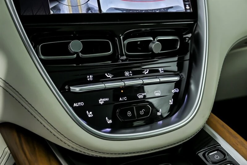2022 Aston Martin DBX - Image 31 of 31