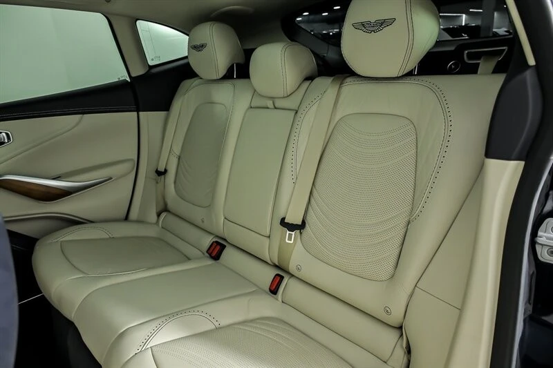 2022 Aston Martin DBX - Image 22 of 31