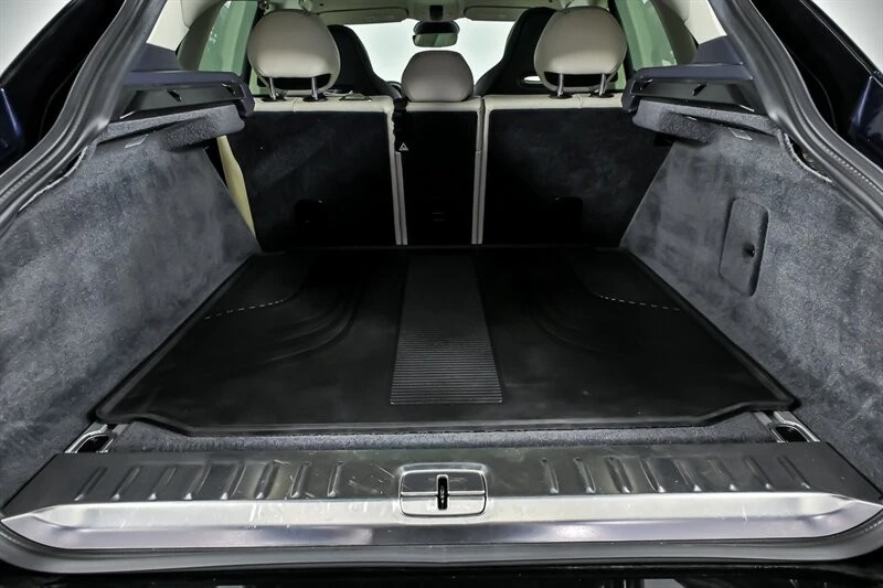 2022 Aston Martin DBX - Image 15 of 31