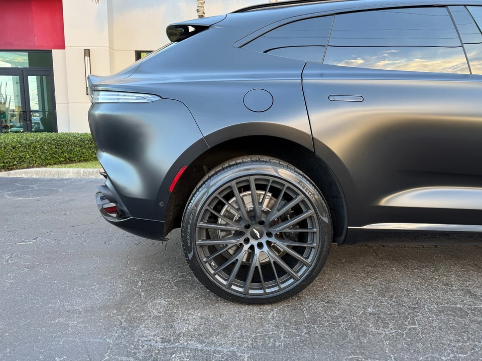 2022 Aston Martin DBX - Image 5 of 21