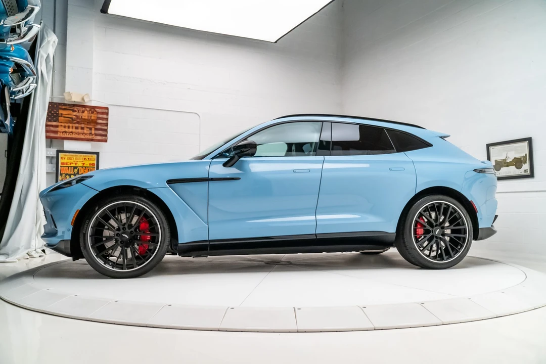 2022 Aston Martin DBX - Image 13 of 31