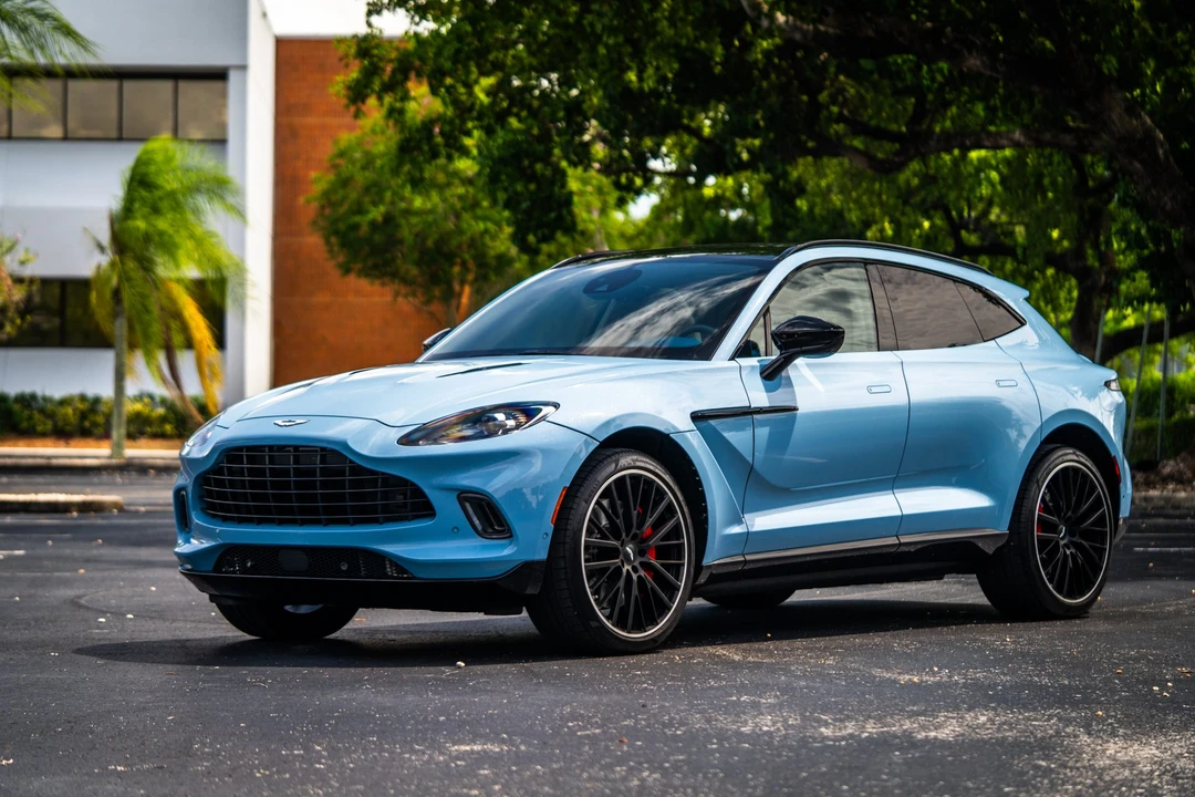 2022 Aston Martin DBX - Image 2 of 31