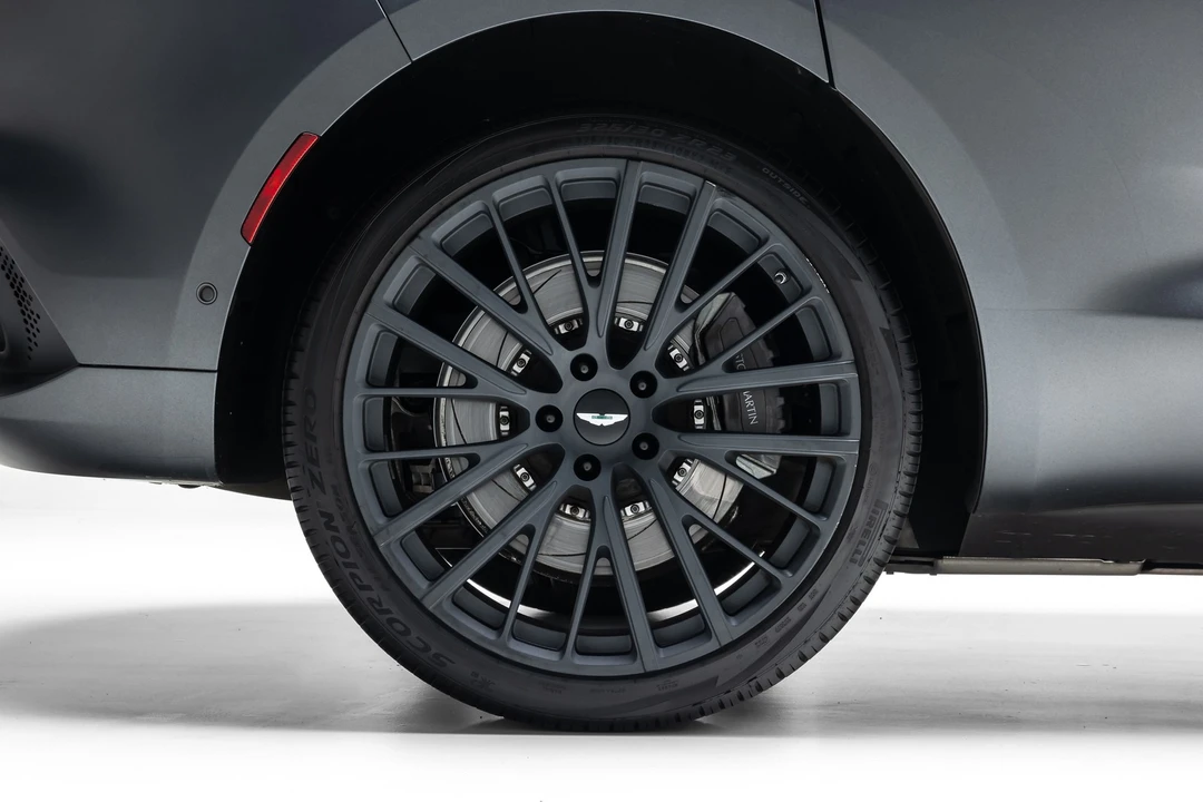 2022 Aston Martin DBX - Image 14 of 31