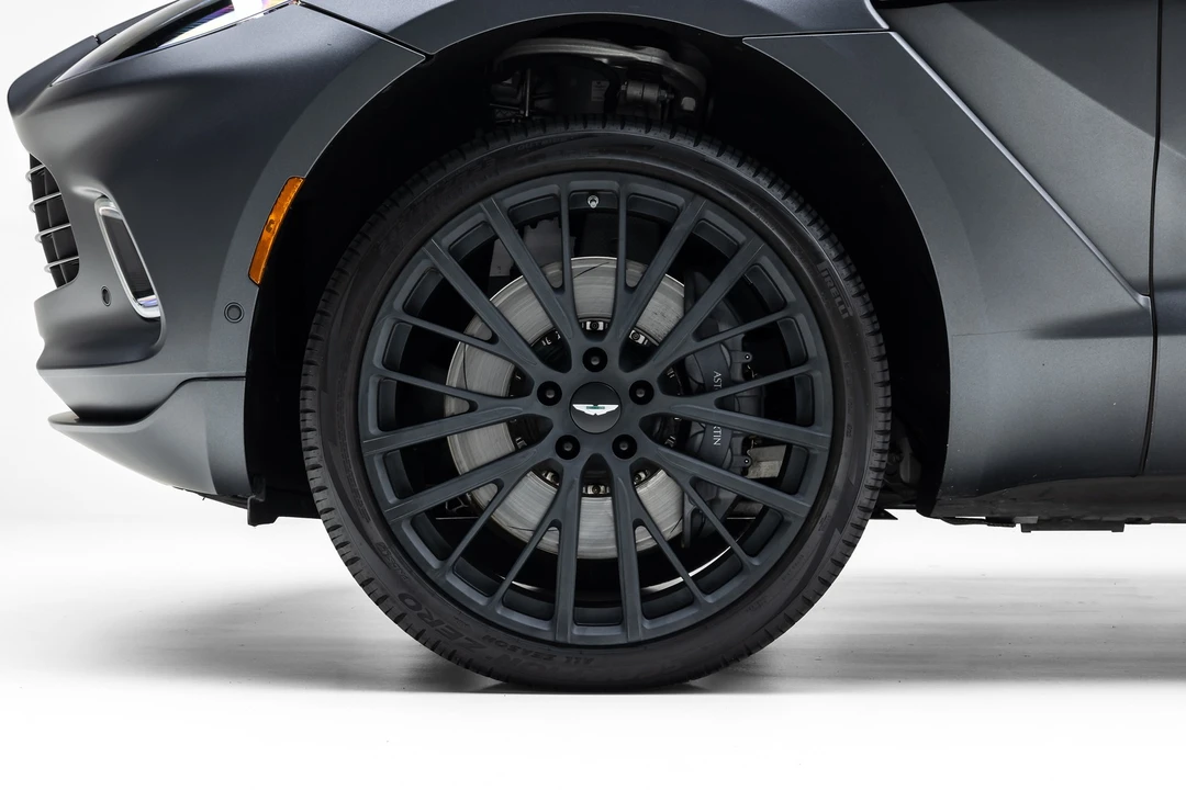 2022 Aston Martin DBX - Image 12 of 31