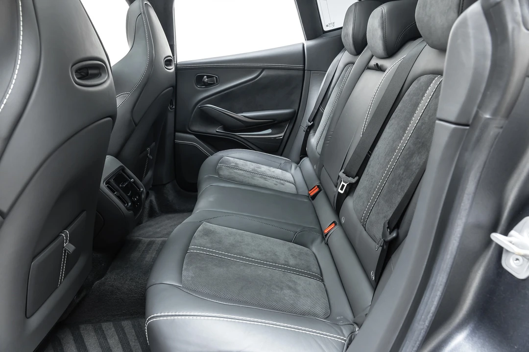 2022 Aston Martin DBX - Image 25 of 31