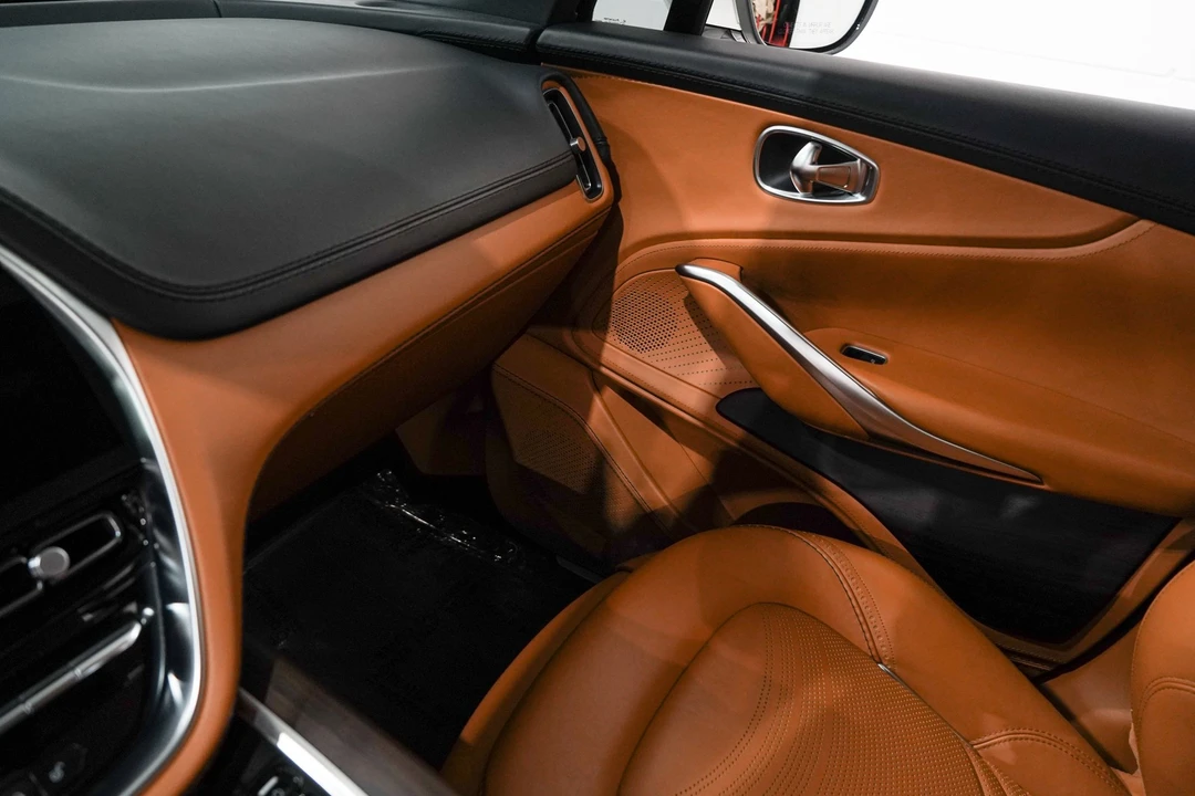 2022 Aston Martin DBX - Image 13 of 31