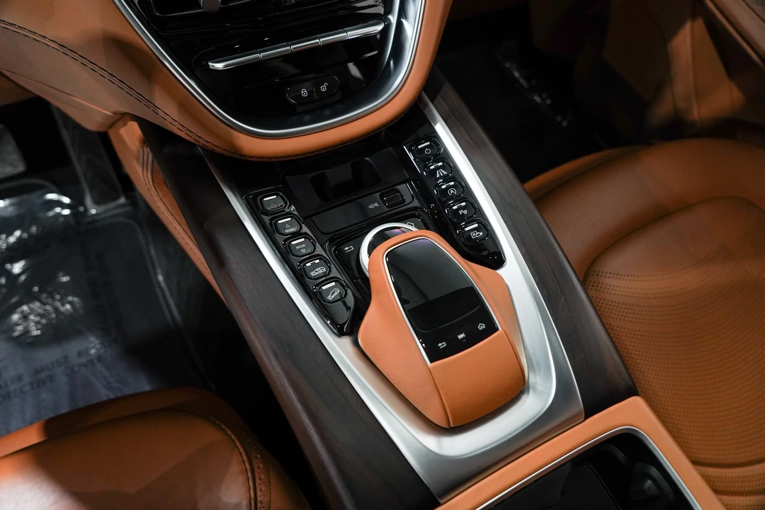 2022 Aston Martin DBX - Image 12 of 31
