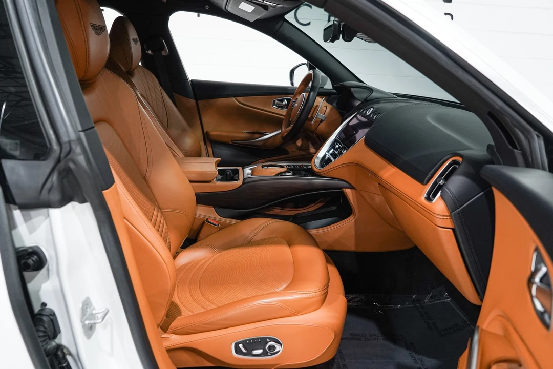 2022 Aston Martin DBX - Image 14 of 31