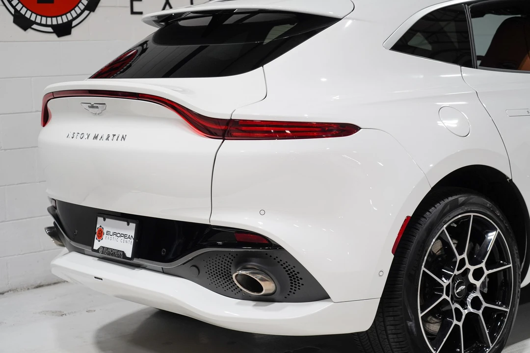 2022 Aston Martin DBX - Image 25 of 31