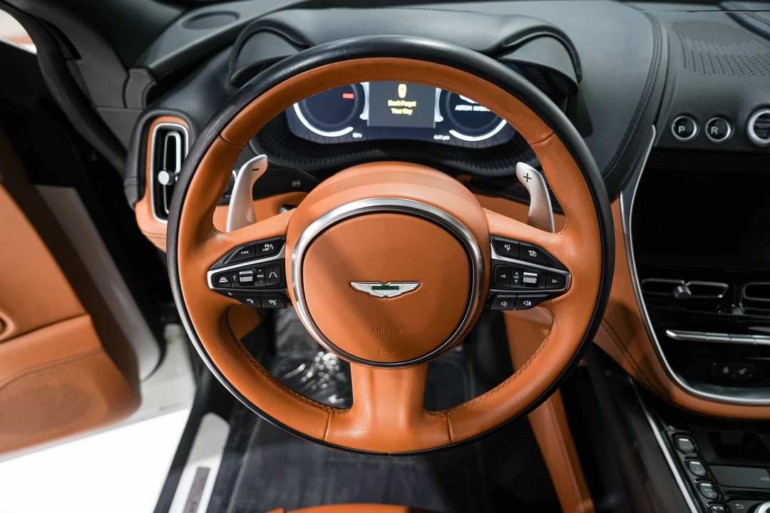2022 Aston Martin DBX - Image 10 of 31
