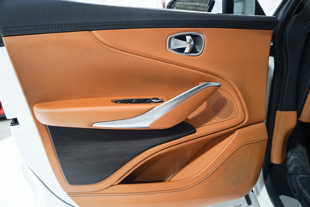2022 Aston Martin DBX - Image 21 of 31