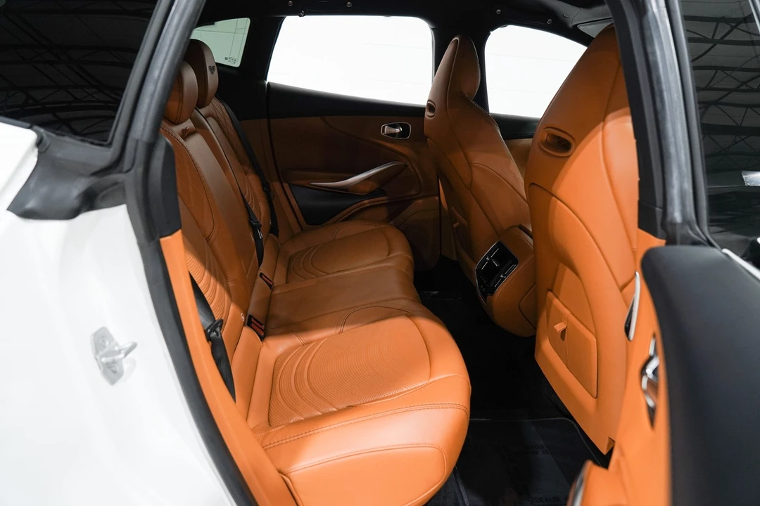 2022 Aston Martin DBX - Image 19 of 31