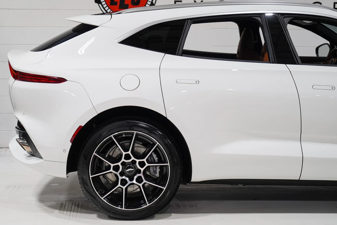 2022 Aston Martin DBX - Image 22 of 31