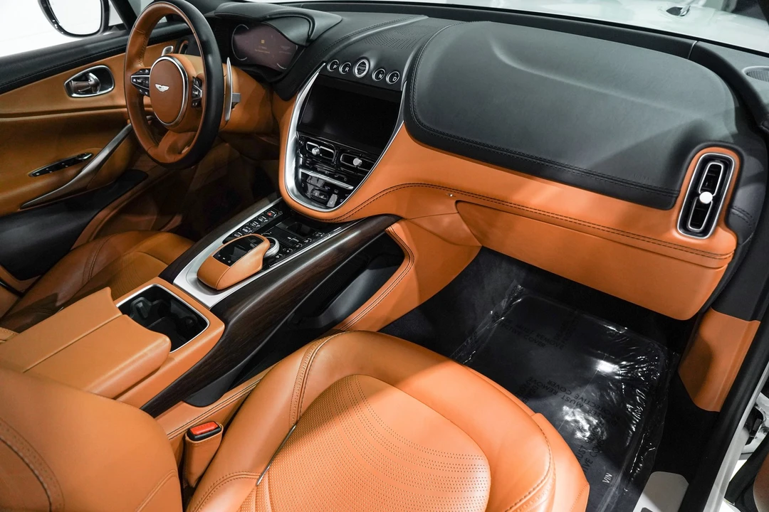 2022 Aston Martin DBX - Image 16 of 31