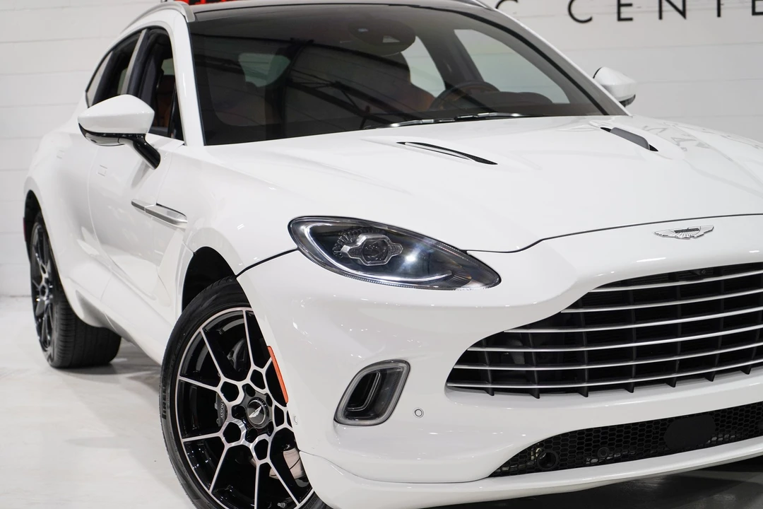 2022 Aston Martin DBX - Image 27 of 31