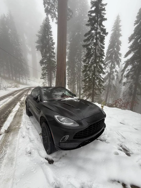 2022 Aston Martin DBX - Image 9 of 24