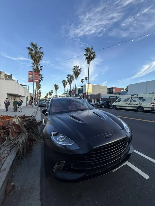 2022 Aston Martin DBX - Image 17 of 24
