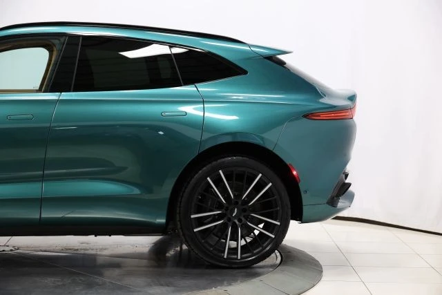 2022 Aston Martin DBX - Image 8 of 12