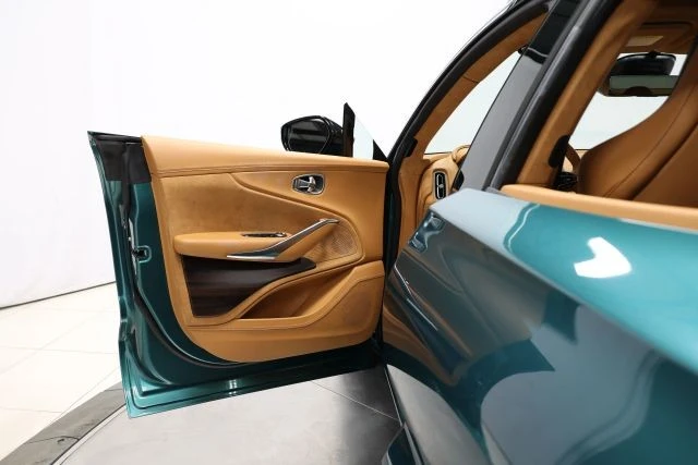 2022 Aston Martin DBX - Image 9 of 12