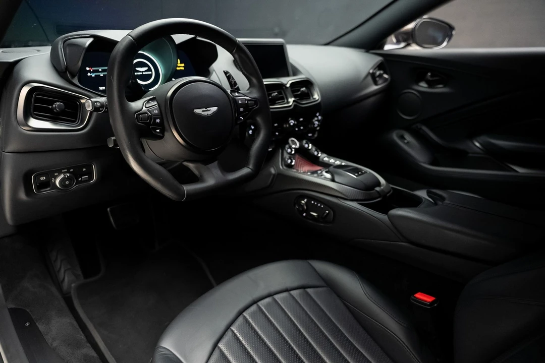 2022 Aston Martin V8 Vantage (2019+) - Image 2 of 31