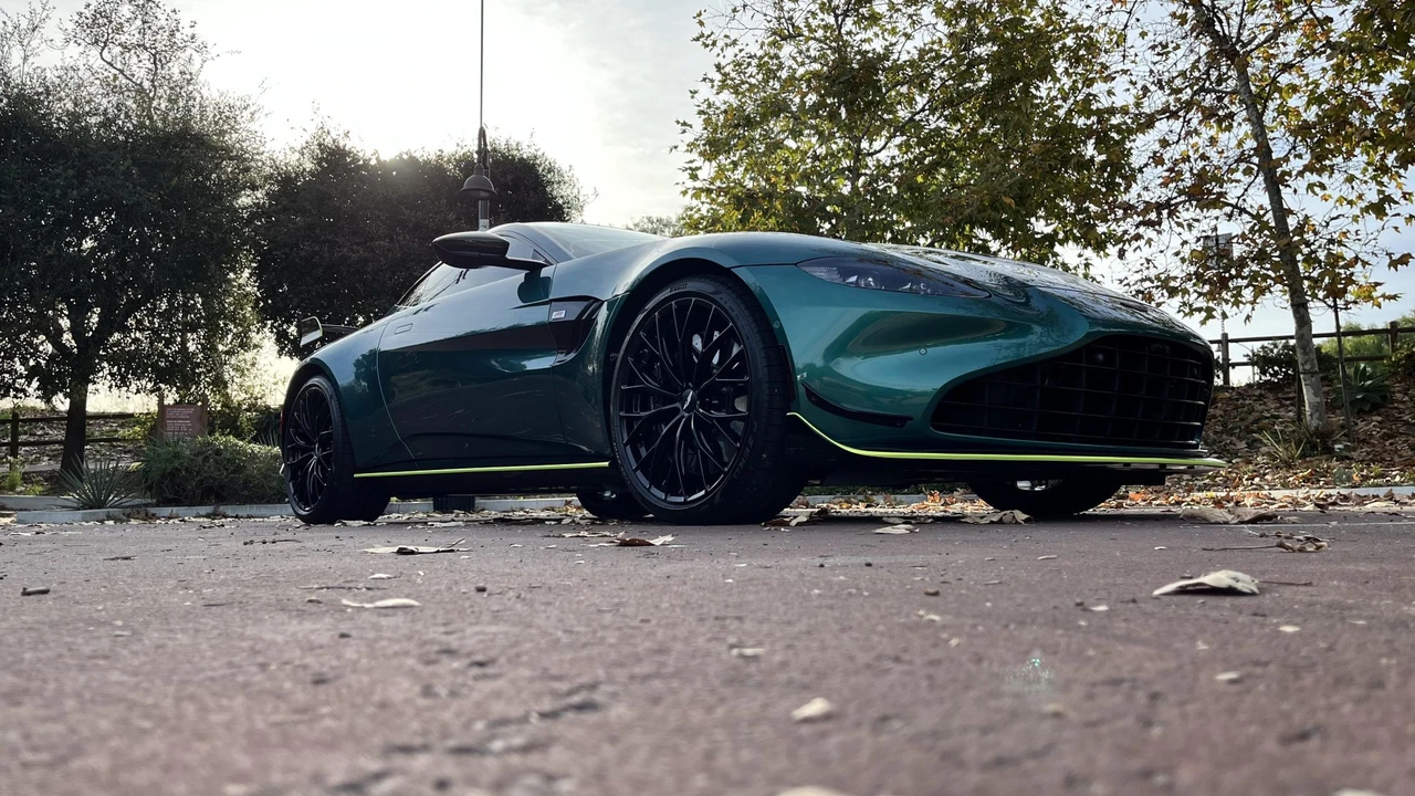 2022 Aston Martin V8 Vantage (2019+) - Image 30 of 31