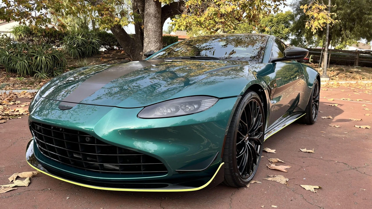 2022 Aston Martin V8 Vantage (2019+) - Image 2 of 31