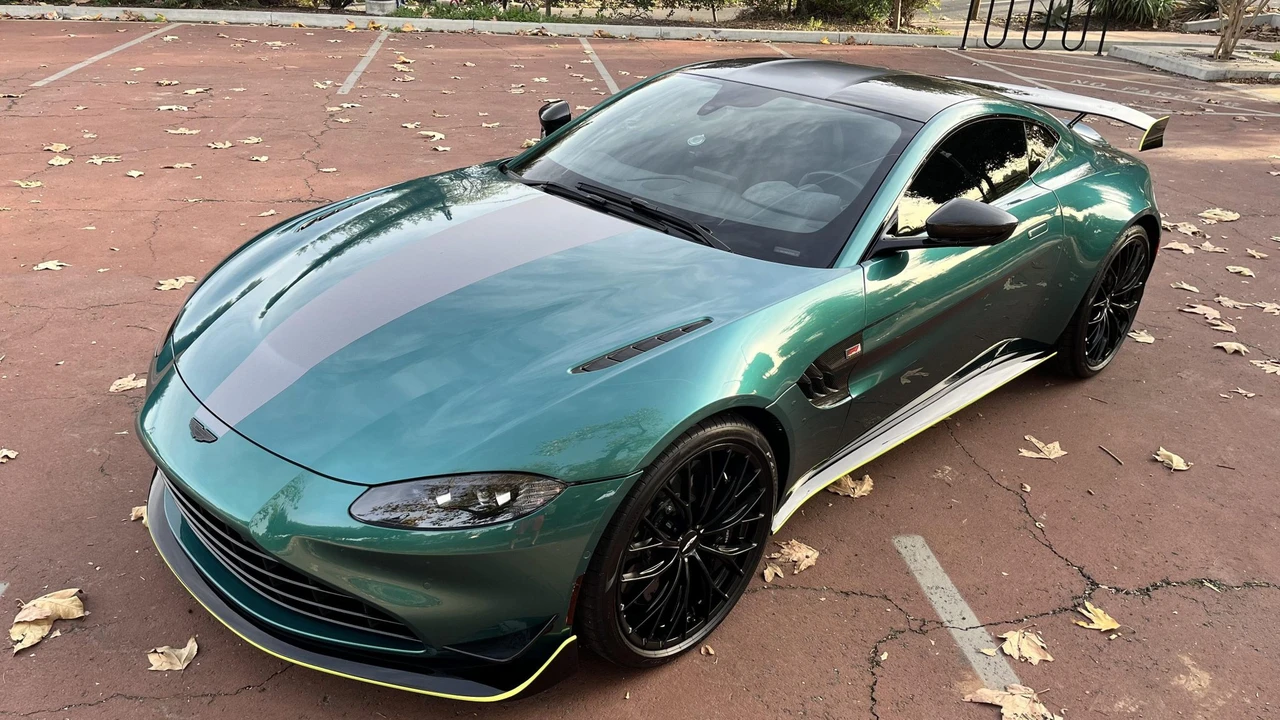 2022 Aston Martin V8 Vantage (2019+) - Image 2 of 31