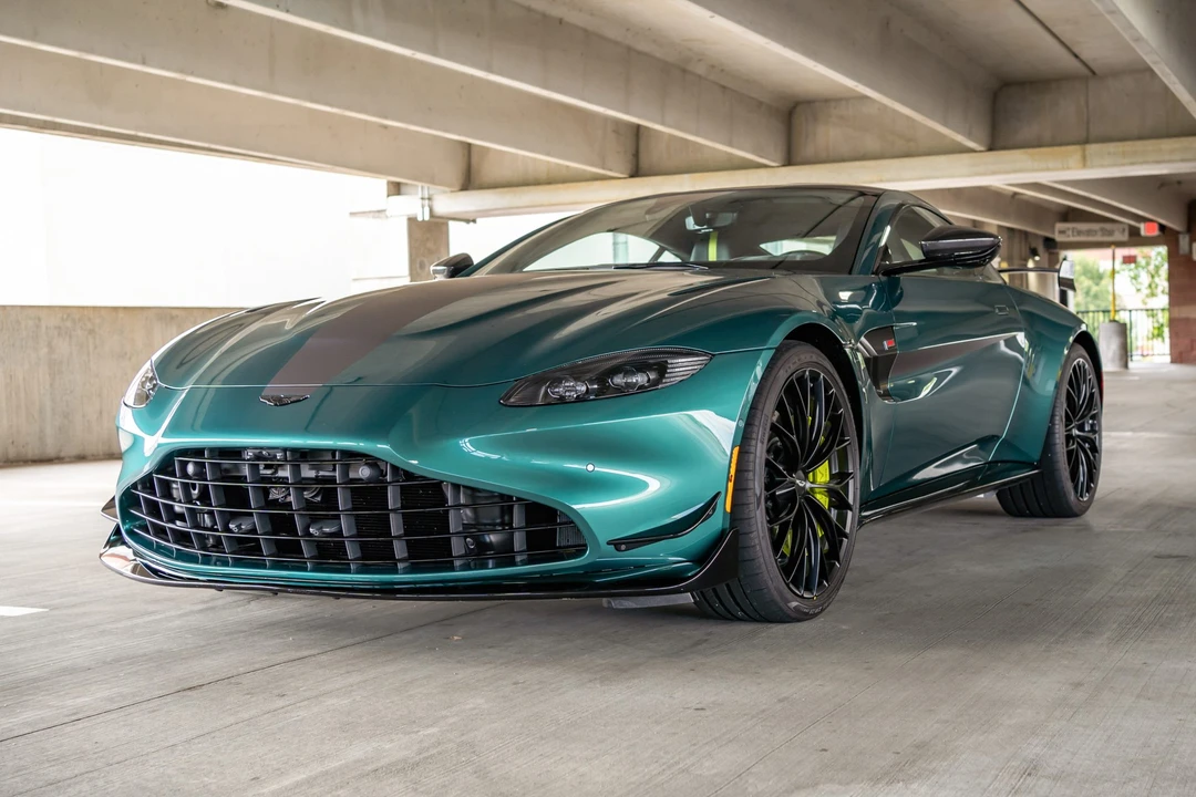 2022 Aston Martin V8 Vantage (2019+) - Image 2 of 31