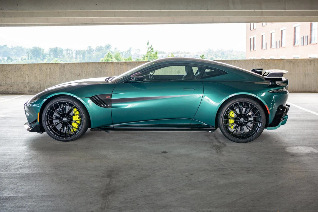 2022 Aston Martin V8 Vantage (2019+) - Image 9 of 31