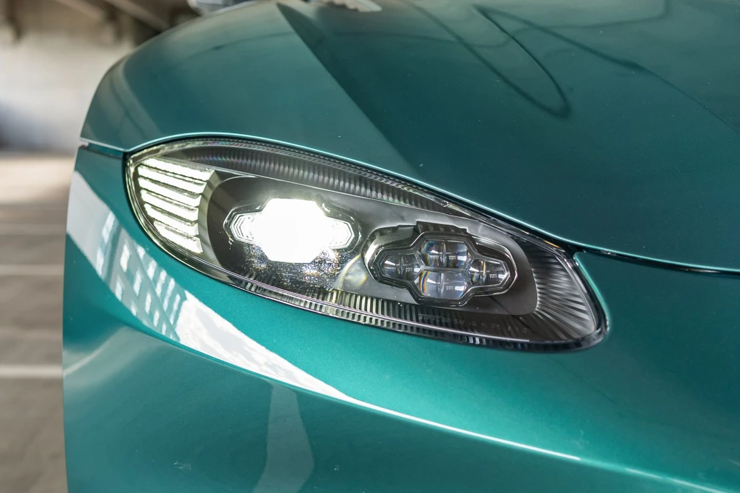 2022 Aston Martin V8 Vantage (2019+) - Image 10 of 31