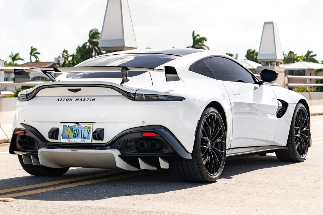 2022 Aston Martin V8 Vantage (2019+) - Image 9 of 31
