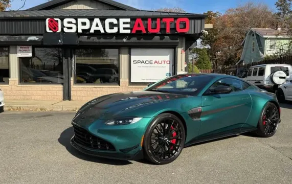 2022 Aston Martin V8 Vantage (2019+) - Image 2 of 10