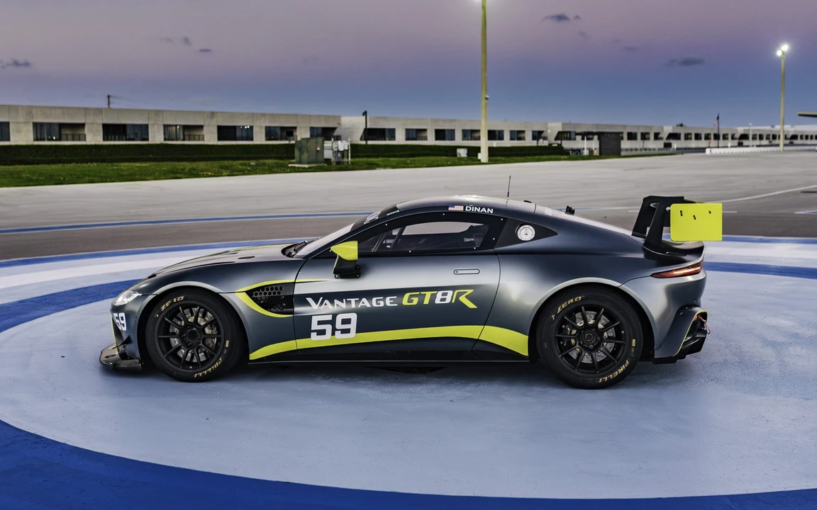 2022 Aston Martin V8 Vantage (2006-2017) - Image 7 of 31