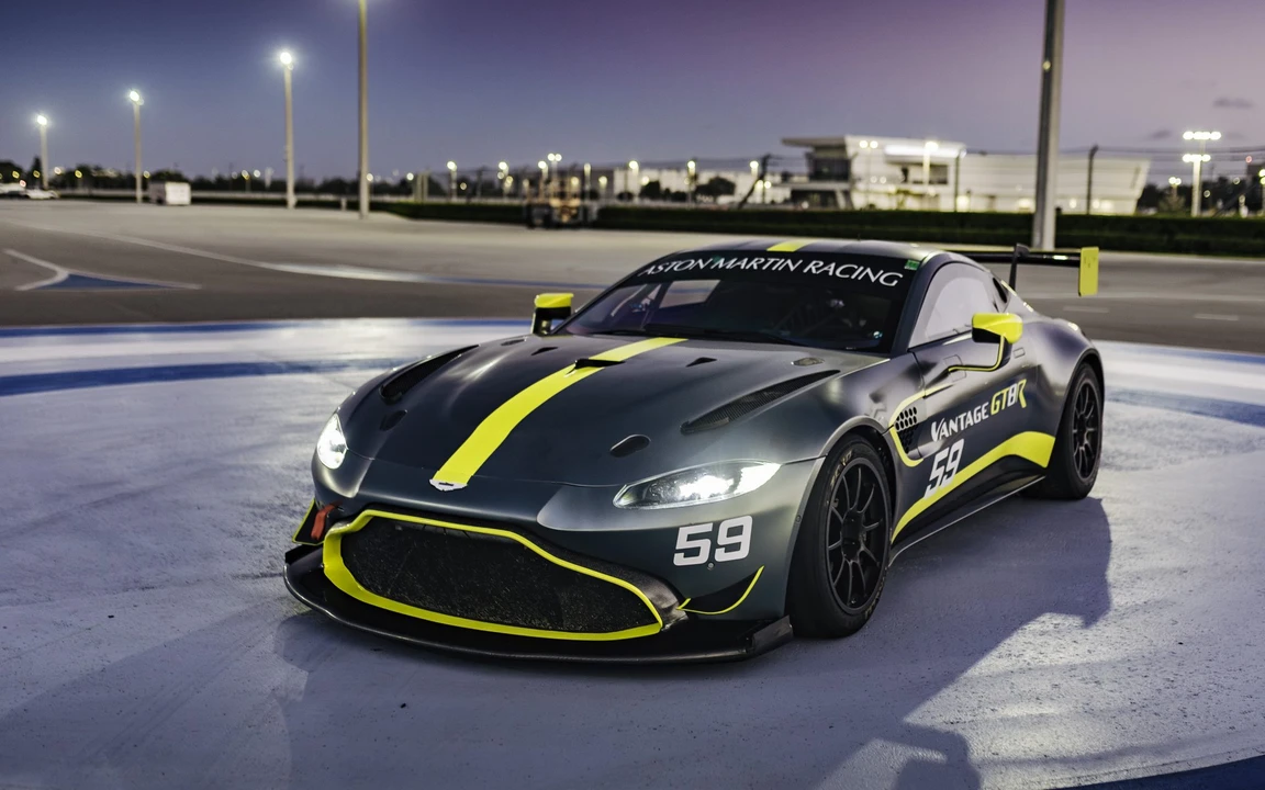 2022 Aston Martin V8 Vantage (2006-2017) - Image 2 of 31