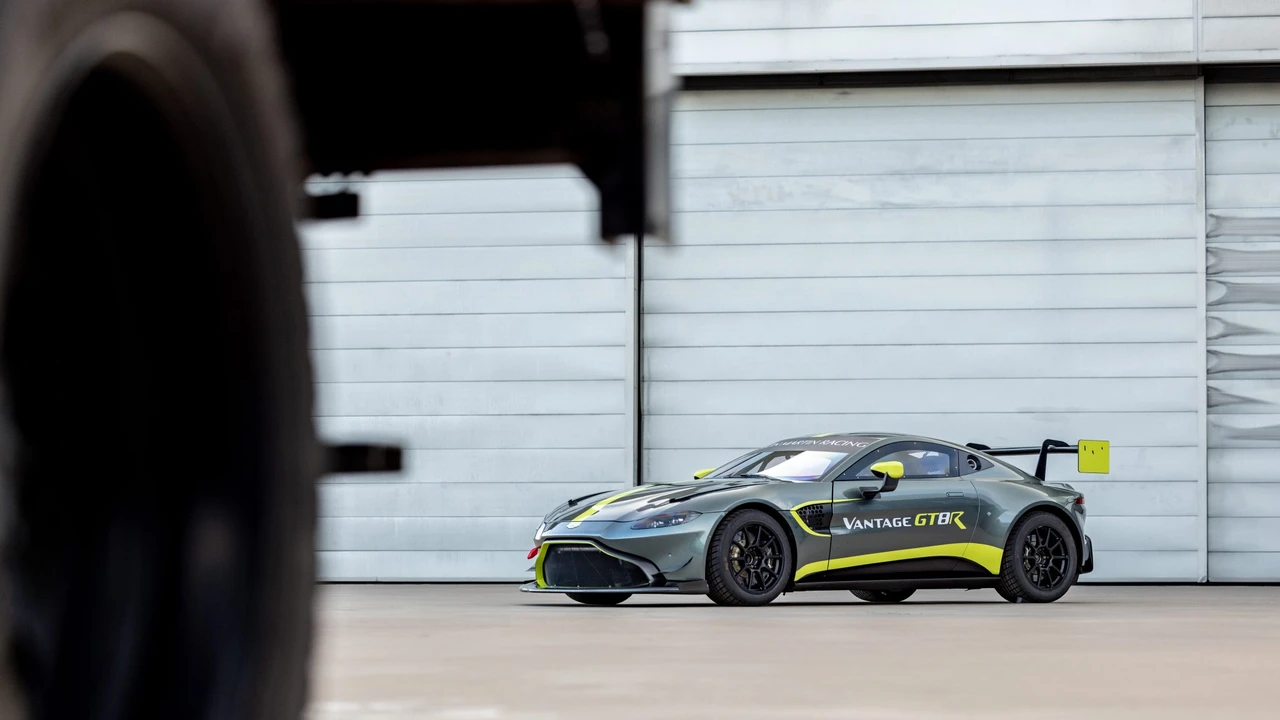 2022 Aston Martin V8 Vantage (2019+) - Image 17 of 31