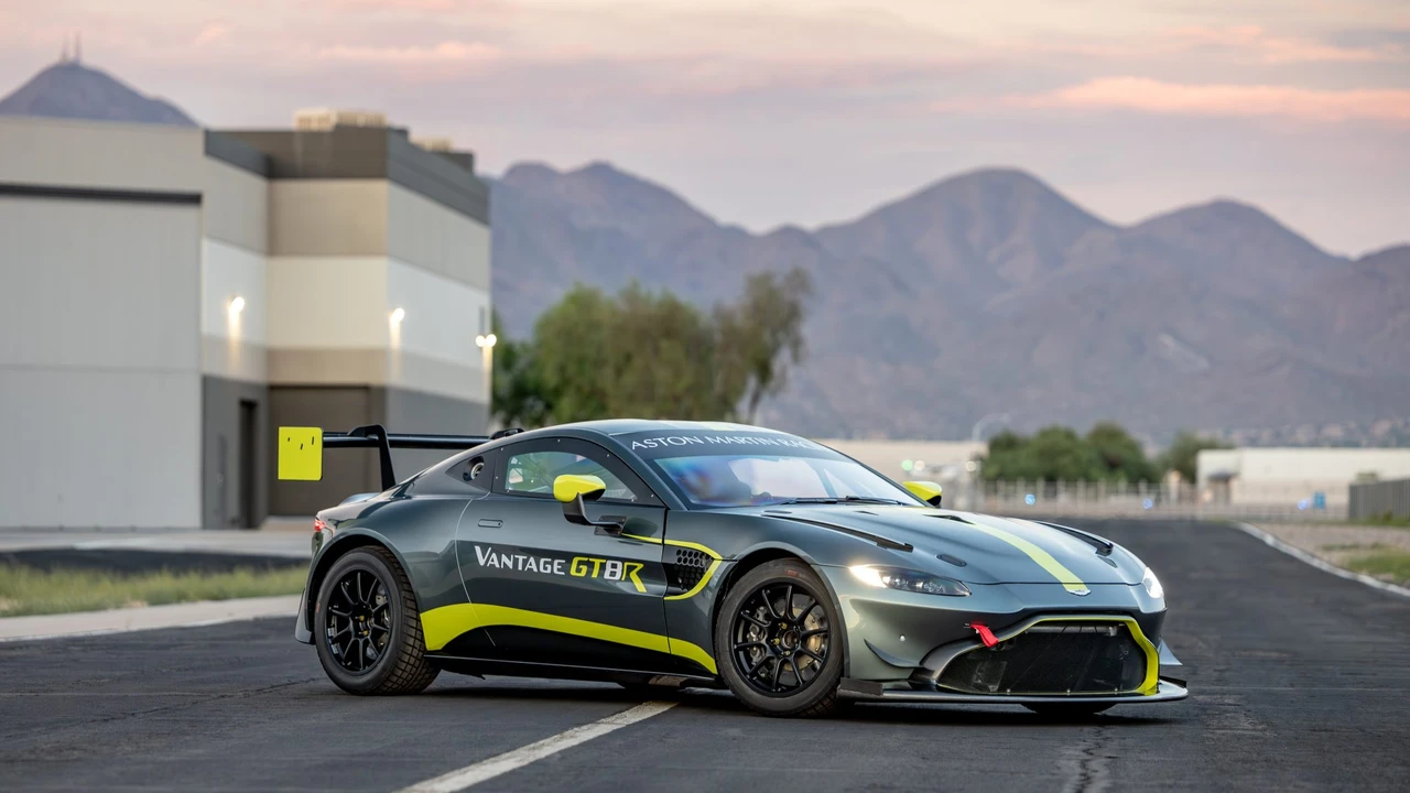 2022 Aston Martin V8 Vantage (2019+) - Image 5 of 31