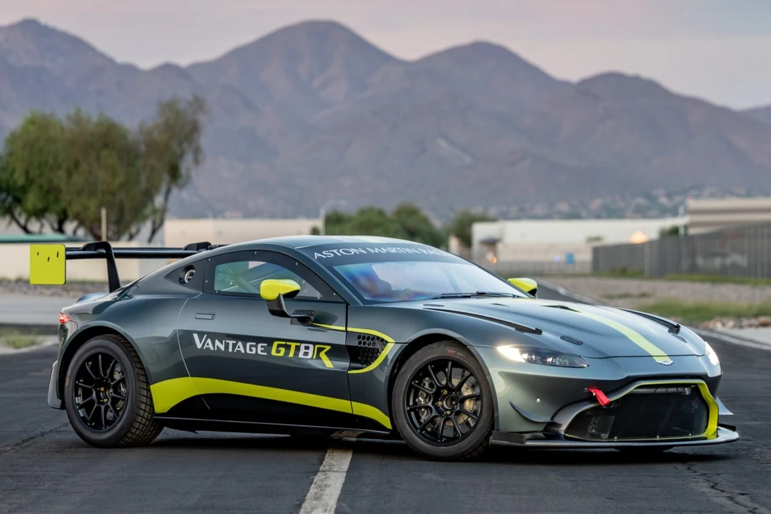 2022 Aston Martin V8 Vantage (2019+) - Image 1 of 31