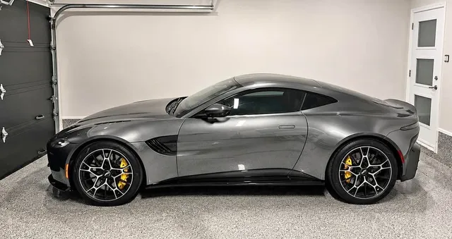 2022 Aston Martin Vantage V8
