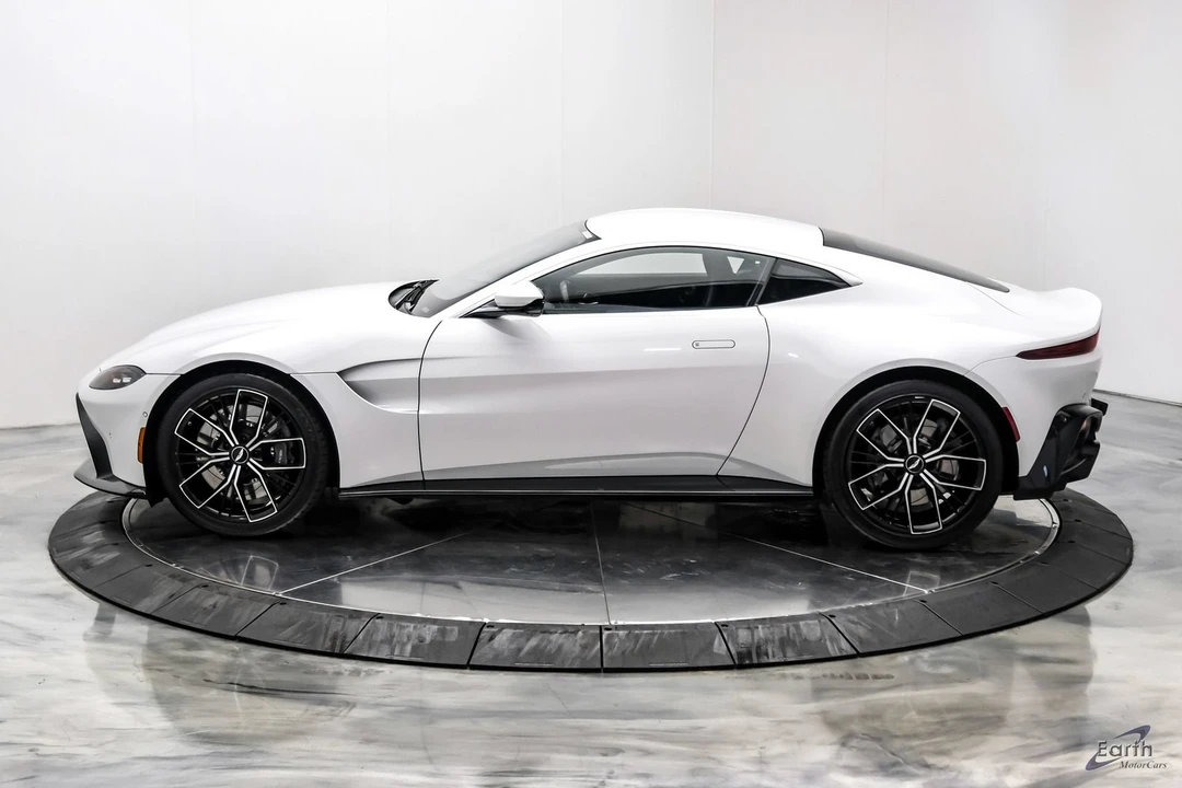 2022 Aston Martin V8 Vantage (2019+) - Image 9 of 31
