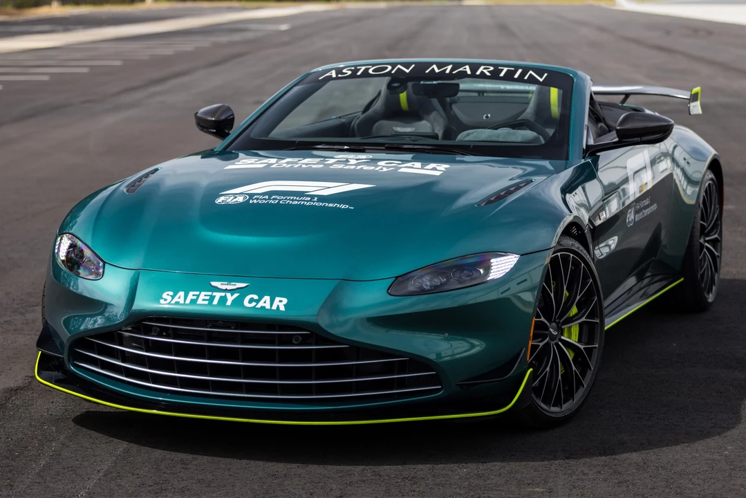 2022 Aston Martin V8 Vantage (2019+) - Image 3 of 31