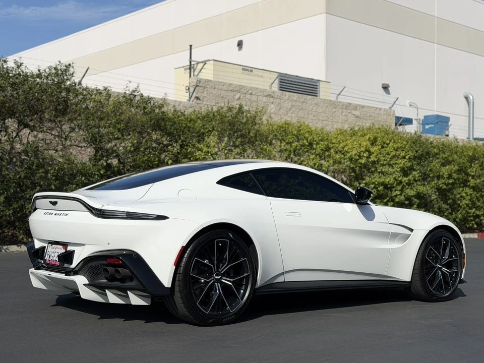 2022 Aston Martin V8 Vantage (2019+) - Image 9 of 31