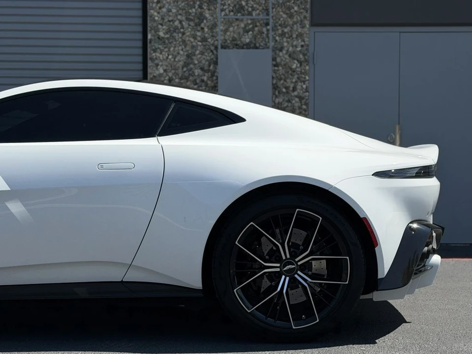2022 Aston Martin V8 Vantage (2019+) - Image 7 of 31